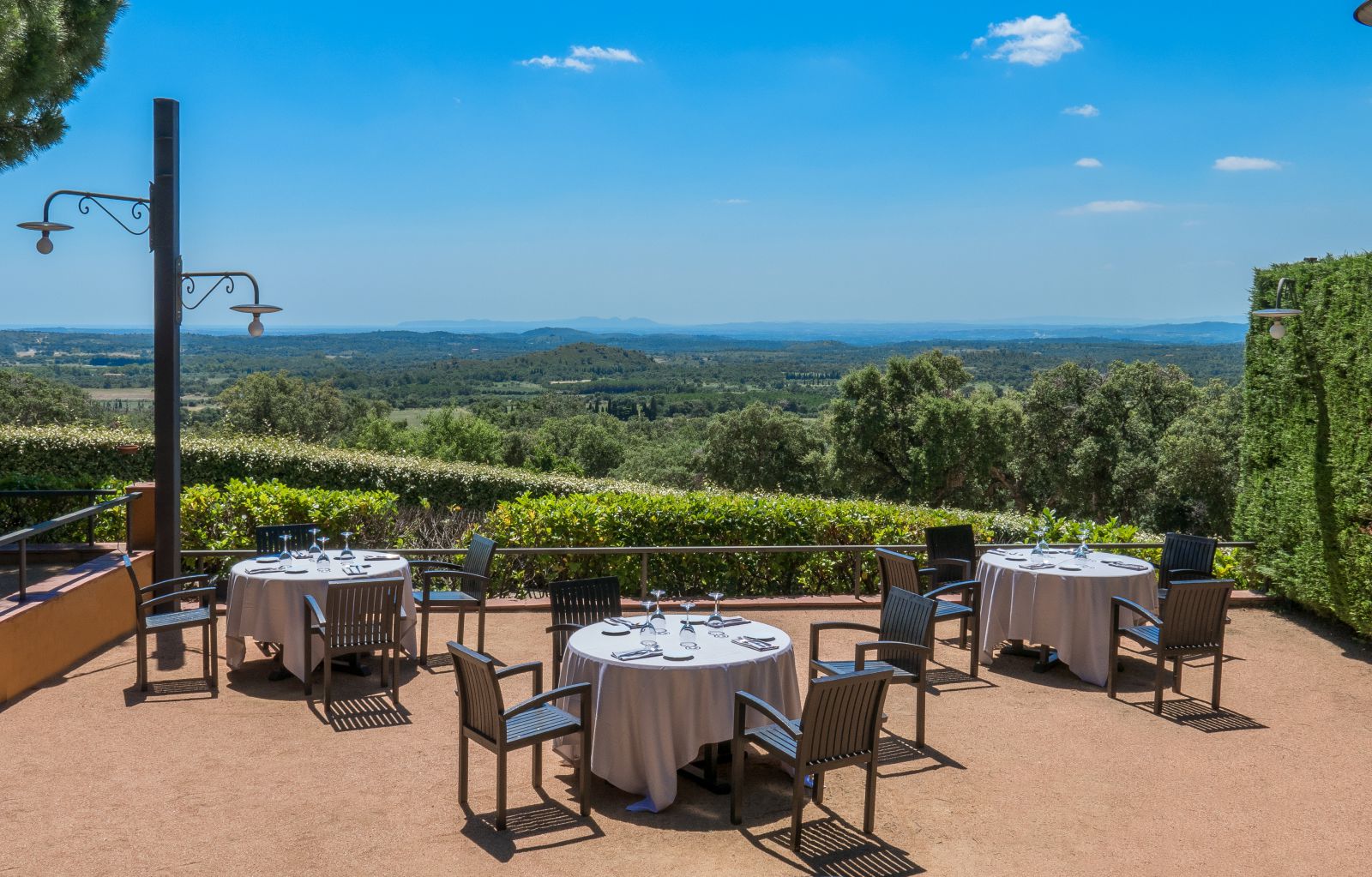 Terrassa de Can Xiquet amb vistes a l’Empordà
